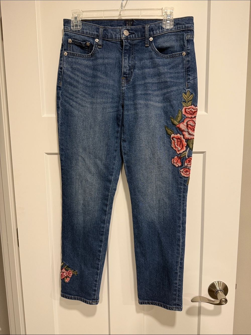 GAP Denim Women’s 27 Floral Embroidered Straight Leg Jeans Medium Wash
